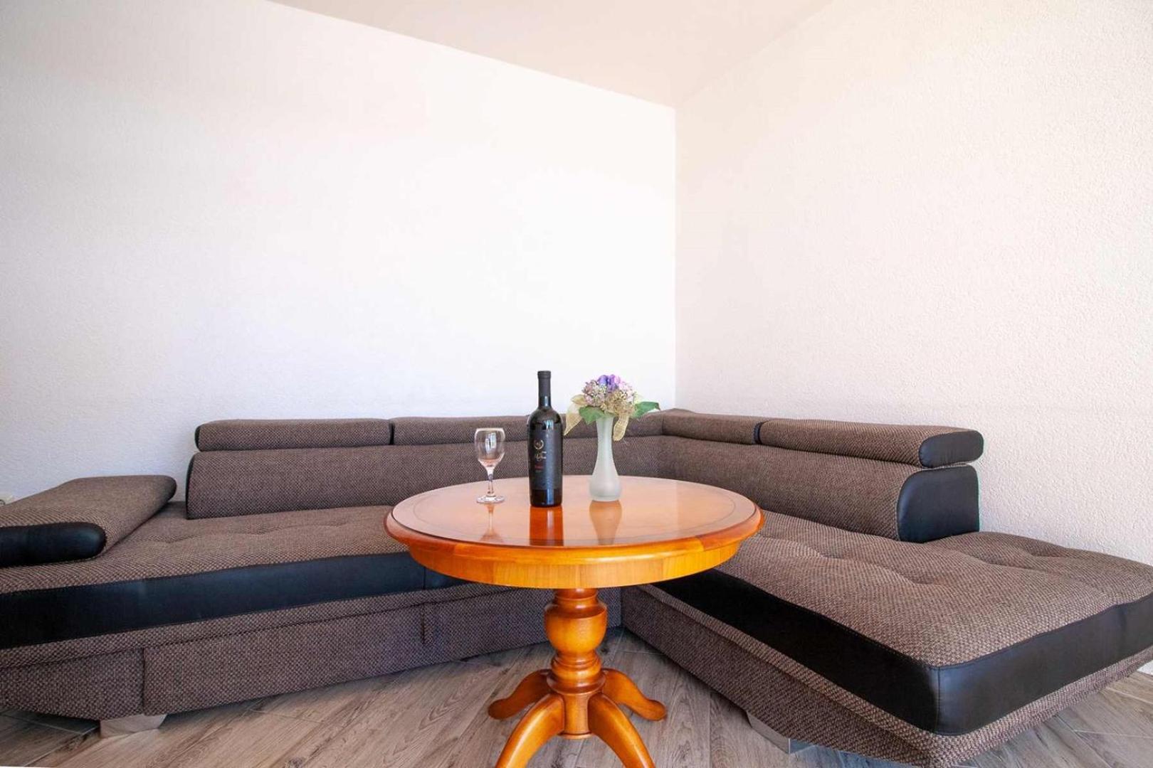 Villa Raguz Sa Privatnom Plazom I Garazom 内乌姆 外观 照片