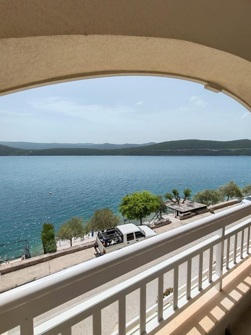 Villa Raguz Sa Privatnom Plazom I Garazom 内乌姆 外观 照片