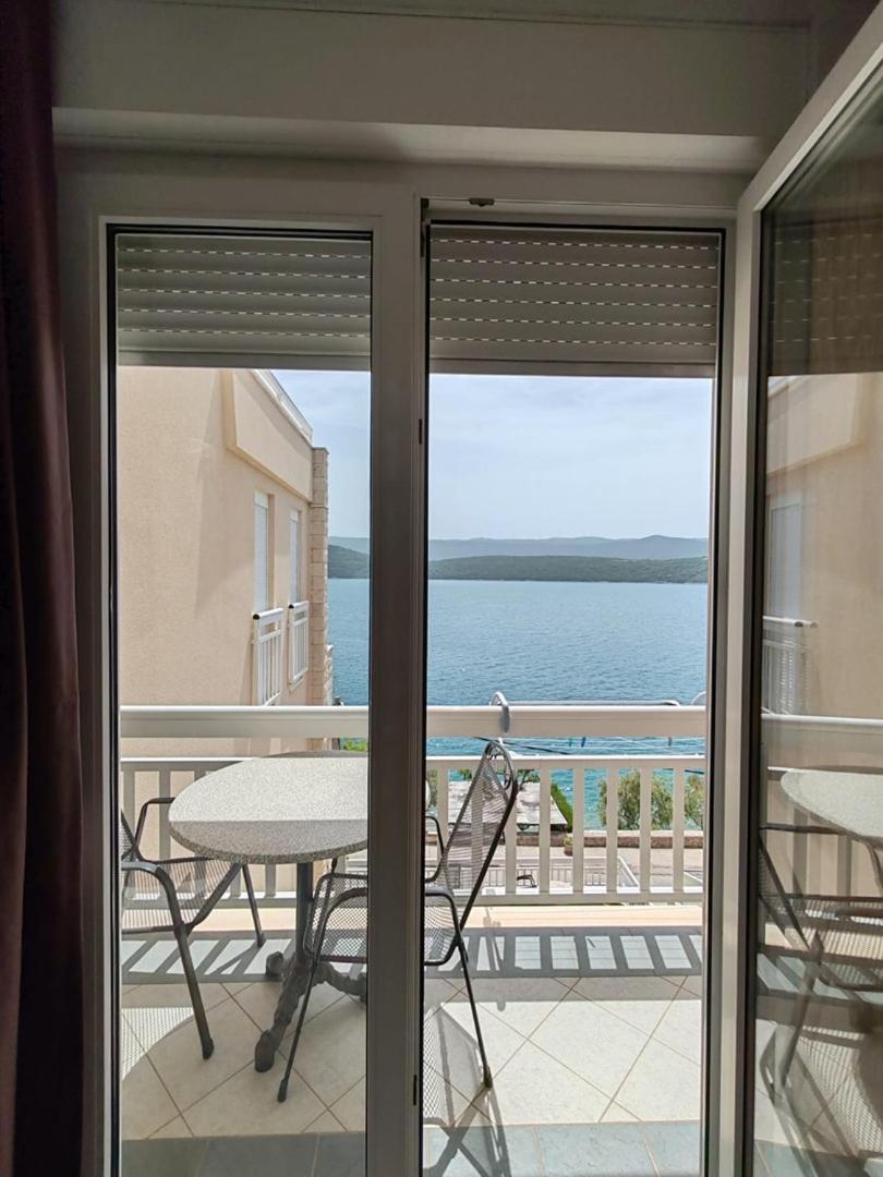 Villa Raguz Sa Privatnom Plazom I Garazom 内乌姆 外观 照片