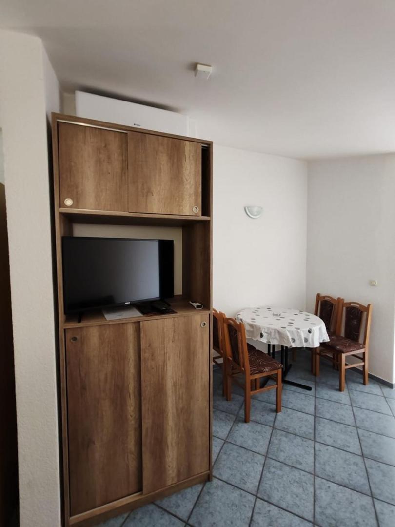 Villa Raguz Sa Privatnom Plazom I Garazom 内乌姆 外观 照片